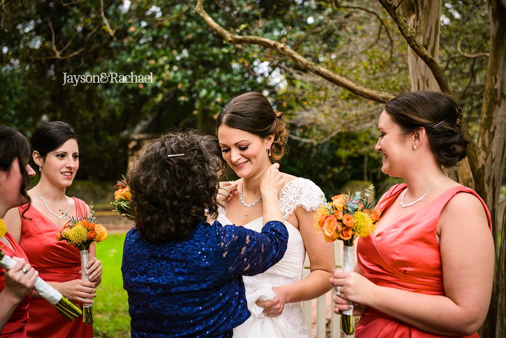 Bride with her monther before the wedding